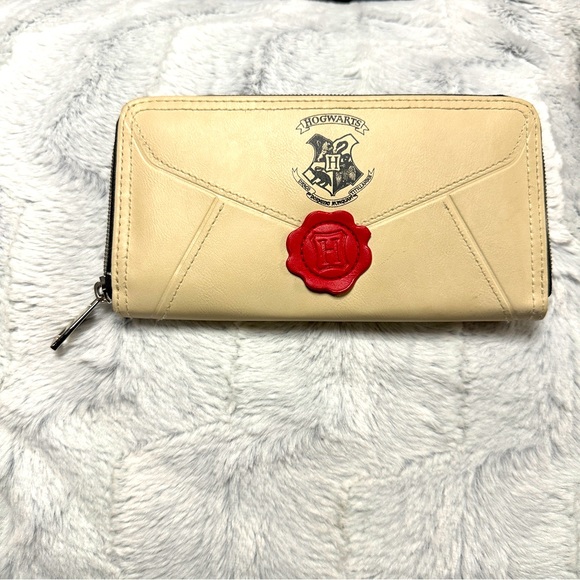 HARRY POTTER Hogwarts Letter Zip Around Wallet Faux Leather - Picture 1 of 10